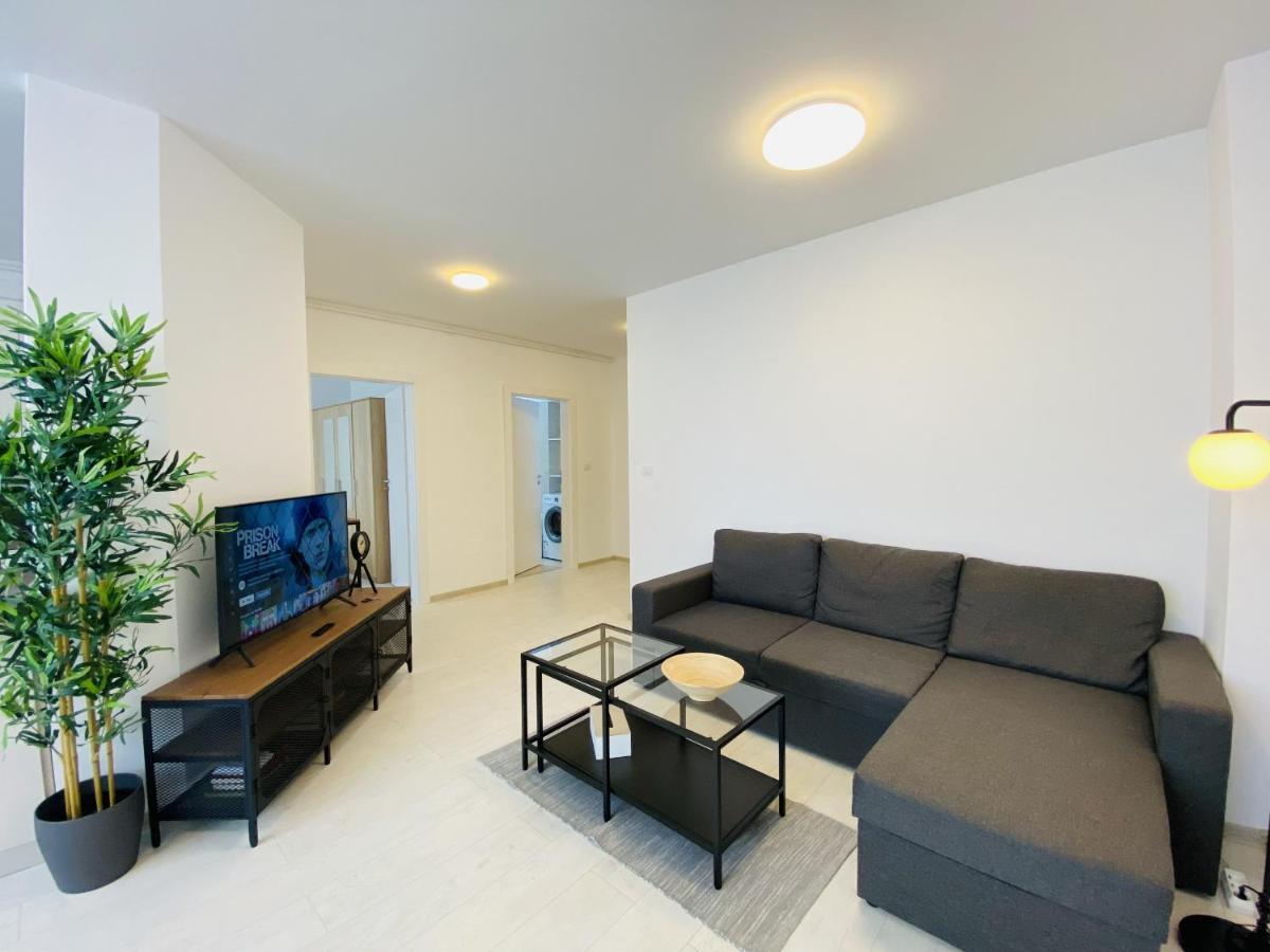 Charming Flat In With Balcony Panoramic View