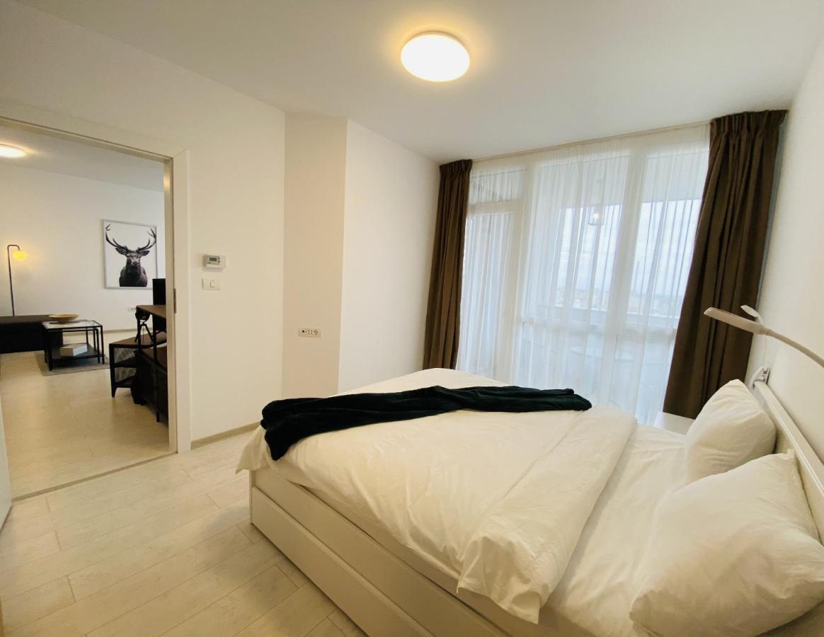 Charming Flat In With Balcony Panoramic View *