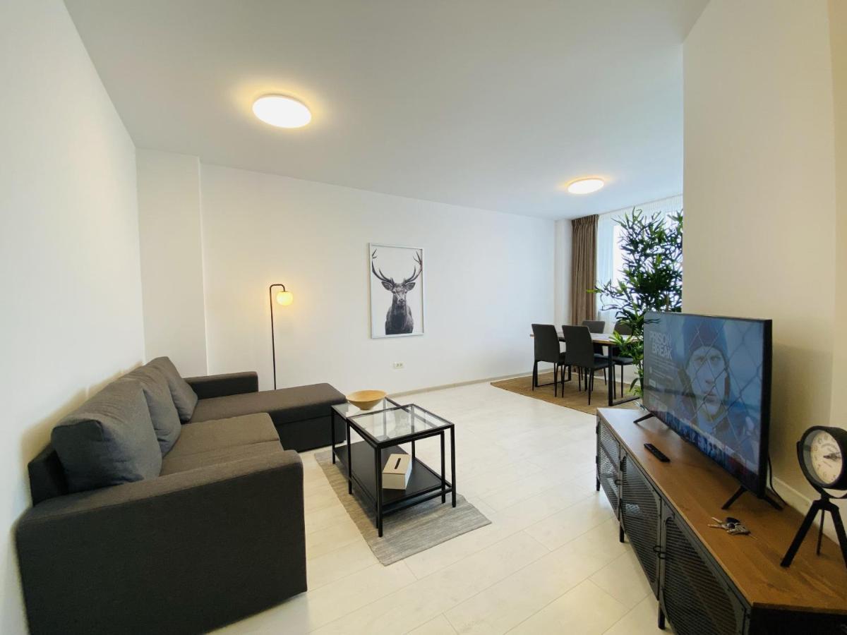 Apartament Charming Flat In With Balcony Panoramic View